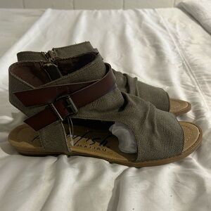 Blowfish women’s size 8.5 sandals.